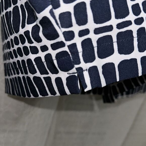 Lady Hagen 14 Navy White English Garden Cobblestone Print Short - Picture 6 of 11